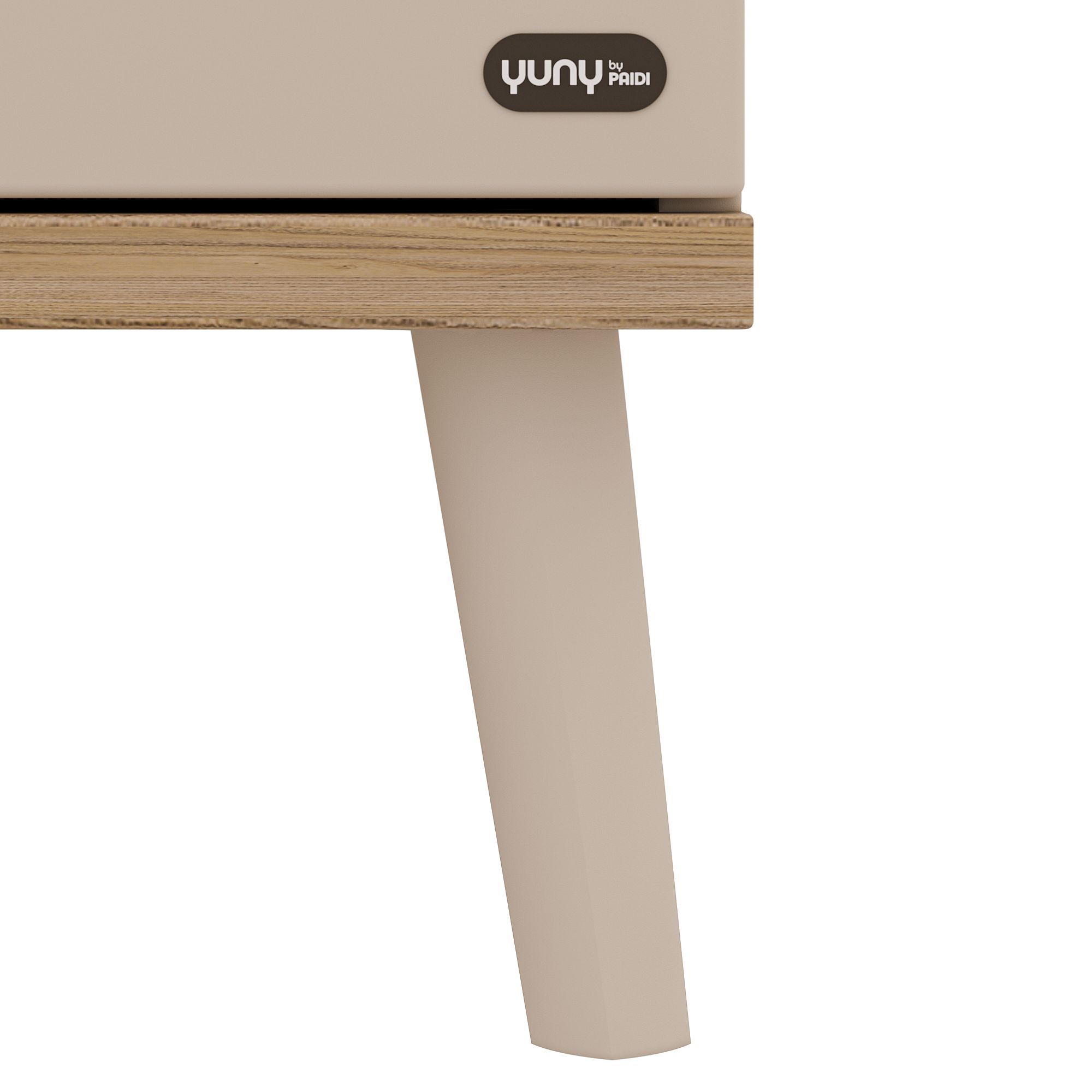 Beigefarbenes Möbelbein mit dem Label Yuny by Paidi auf einem Holzsockel.
