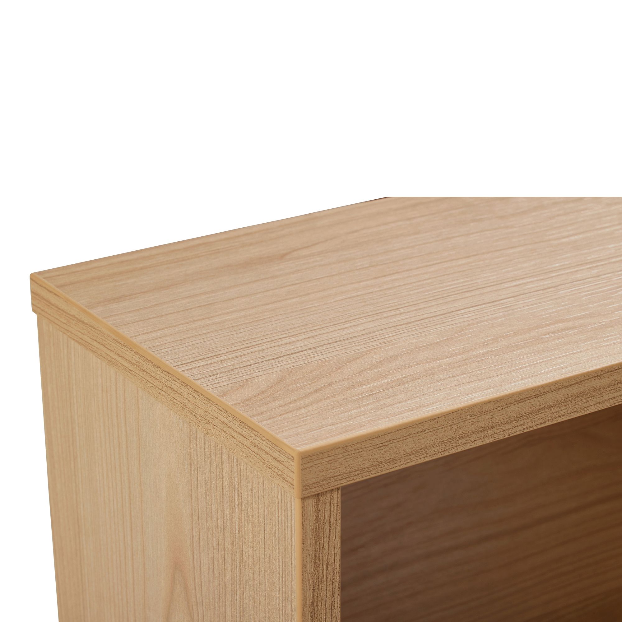 Nahaufnahme der oberen Ecke eines Regals oder Schranks aus hellem Holz.