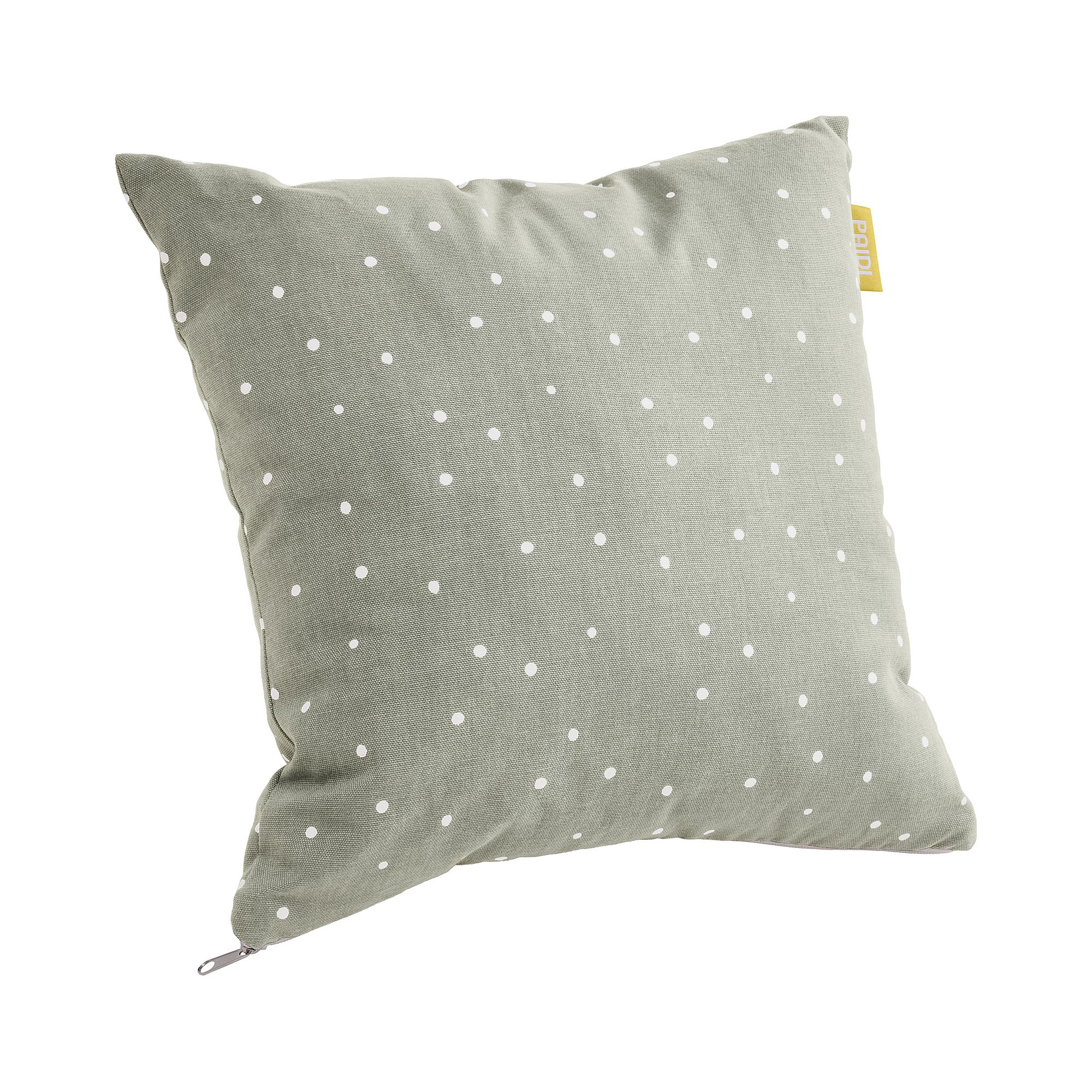 Hellgrünes quadratisches Kissen mit weißen Tupfen und einem gelben Anhänger an der Seite.