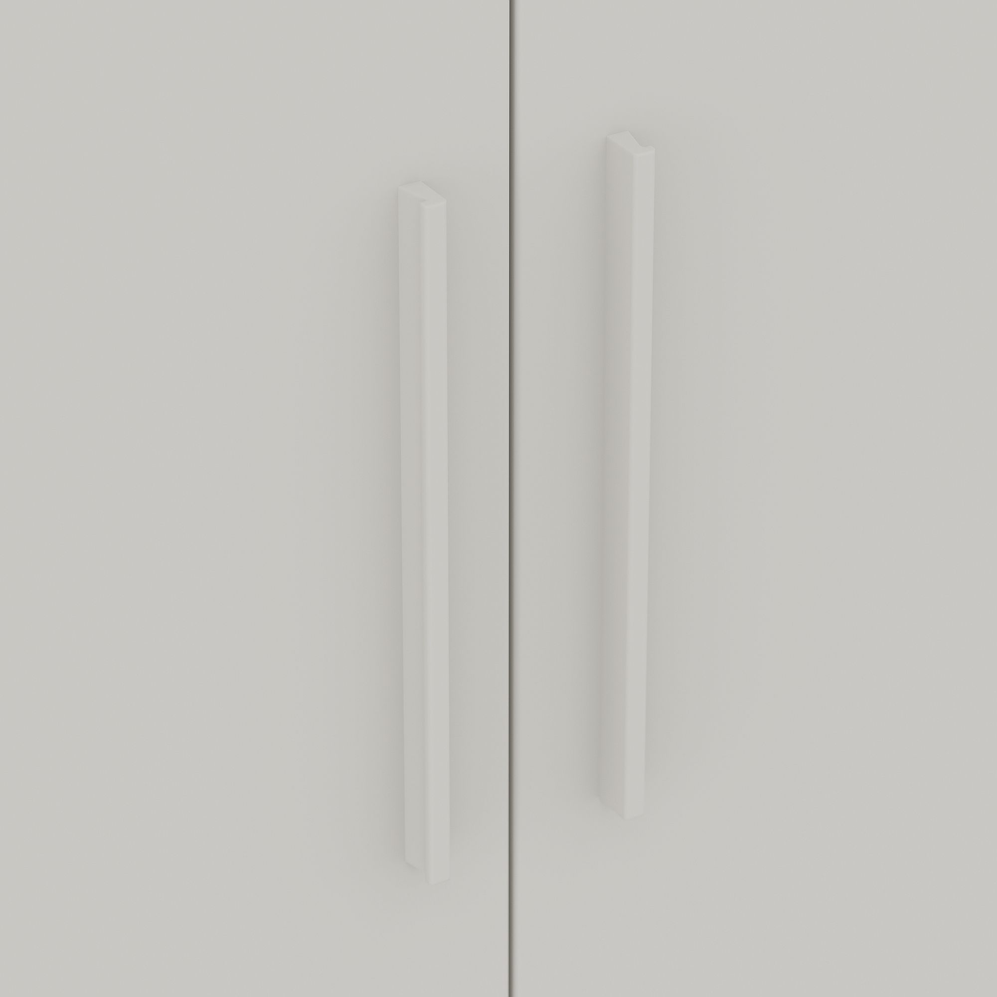 Zwei weiße Schranktüren mit vertikalen weißen Griffen dicht nebeneinander.