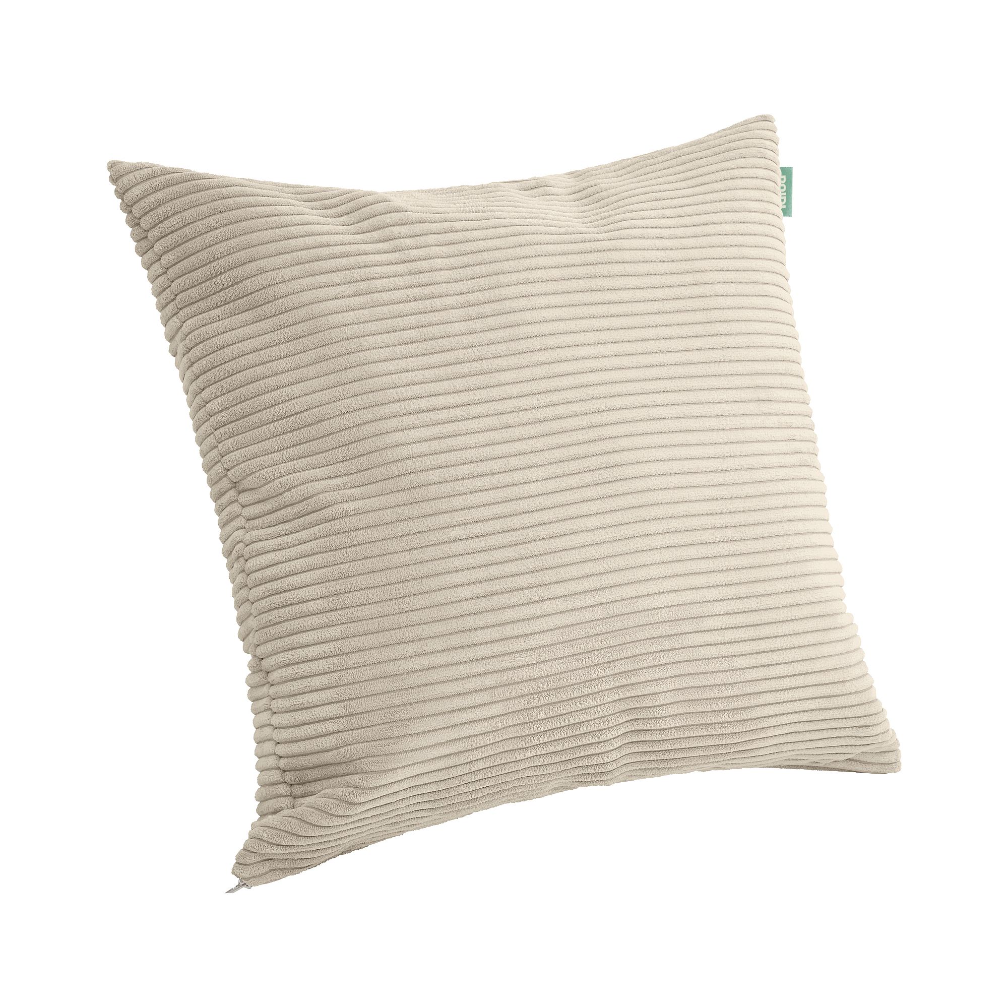 Beigefarbenes, geripptes, quadratisches Kissen auf weißem Hintergrund.