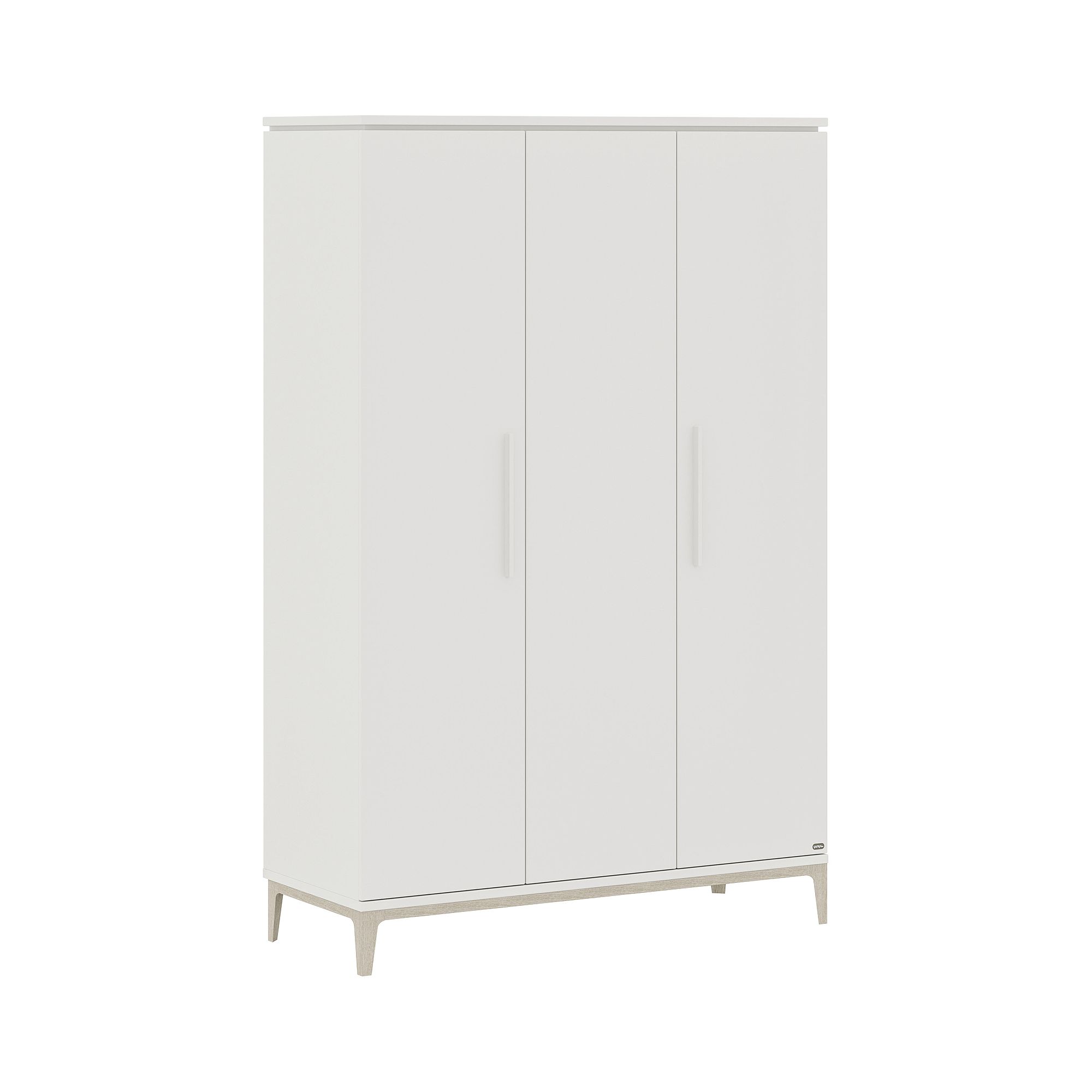 Weißer dreitüriger Kleiderschrank mit einfachen Griffen und hellen Beinen.