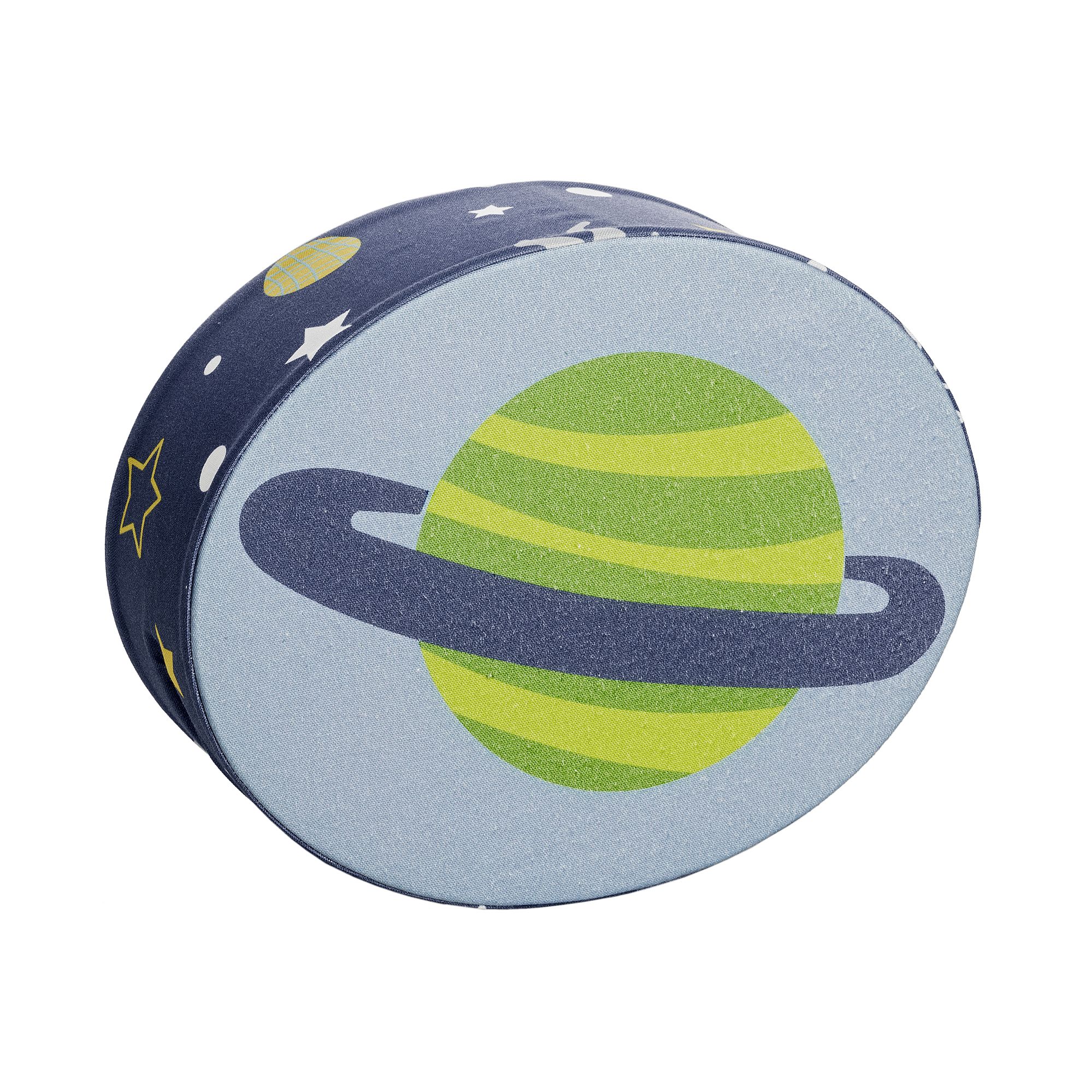 Steckkissen Baumwolle, Motiv "Dinos im Weltall", 35 x 28 x 12 cm, Grüner Planet Ovales Kissen mit einem grün umrandeten Planeten und Sternen auf blauem Hintergrund.
