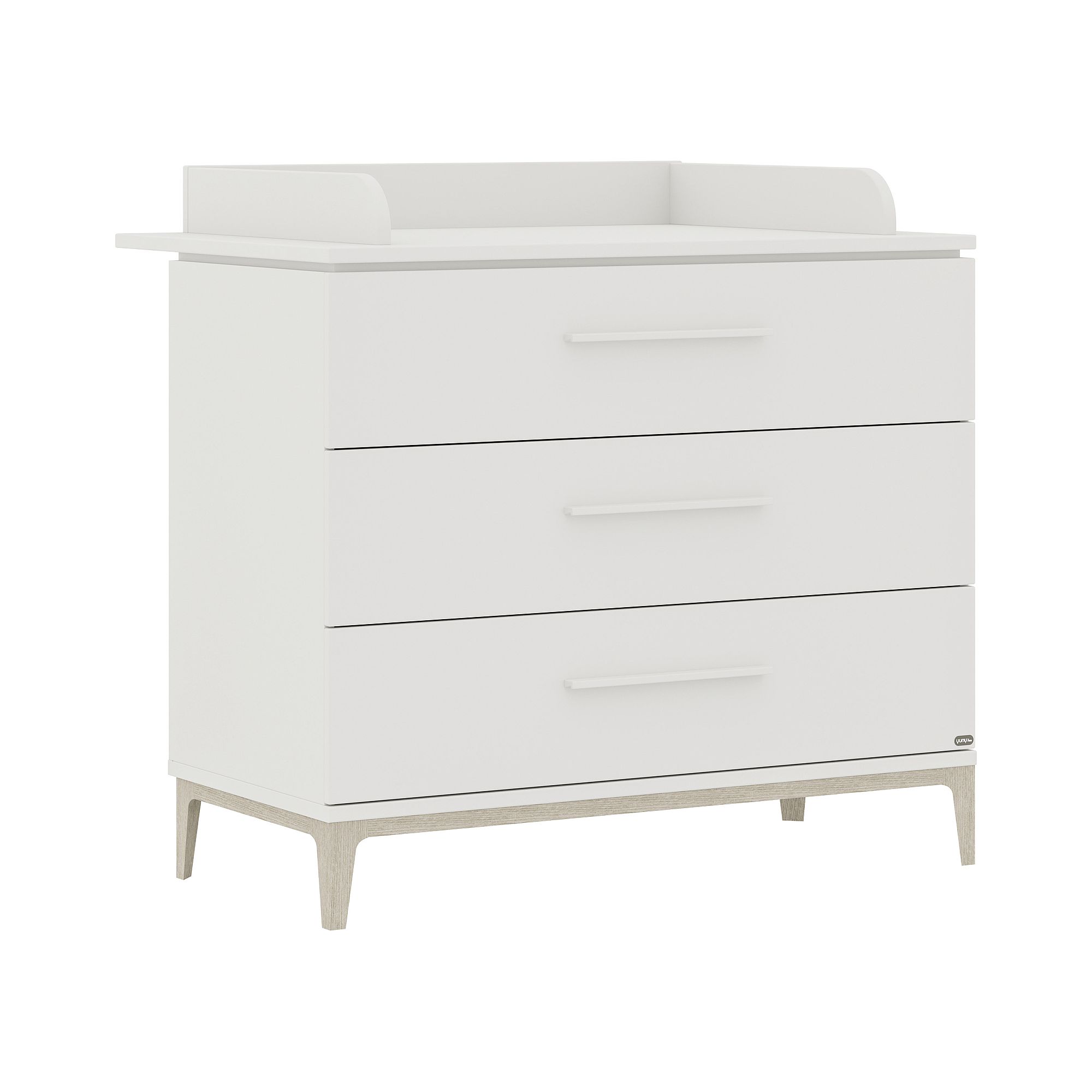 Weiße Kommode mit drei Schubladen, minimalistischem Design und leicht erhöhten Beinen.