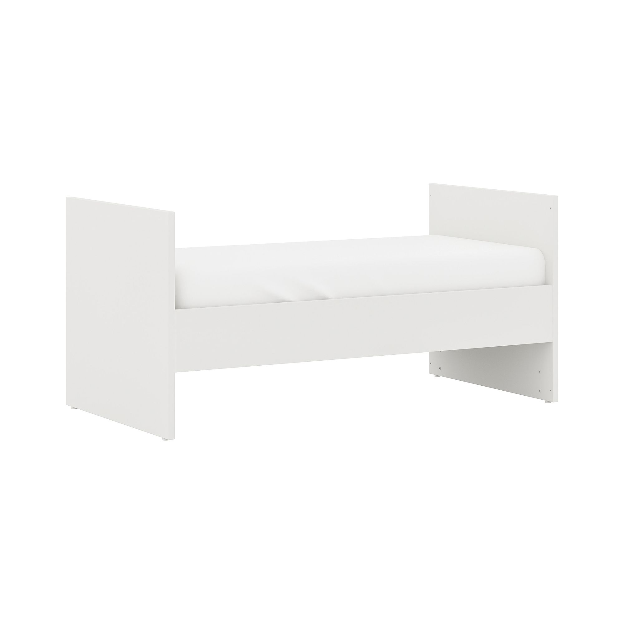 Einfaches weißes Einzelbett mit Kopf- und Fußteil, auf weißem Hintergrund.