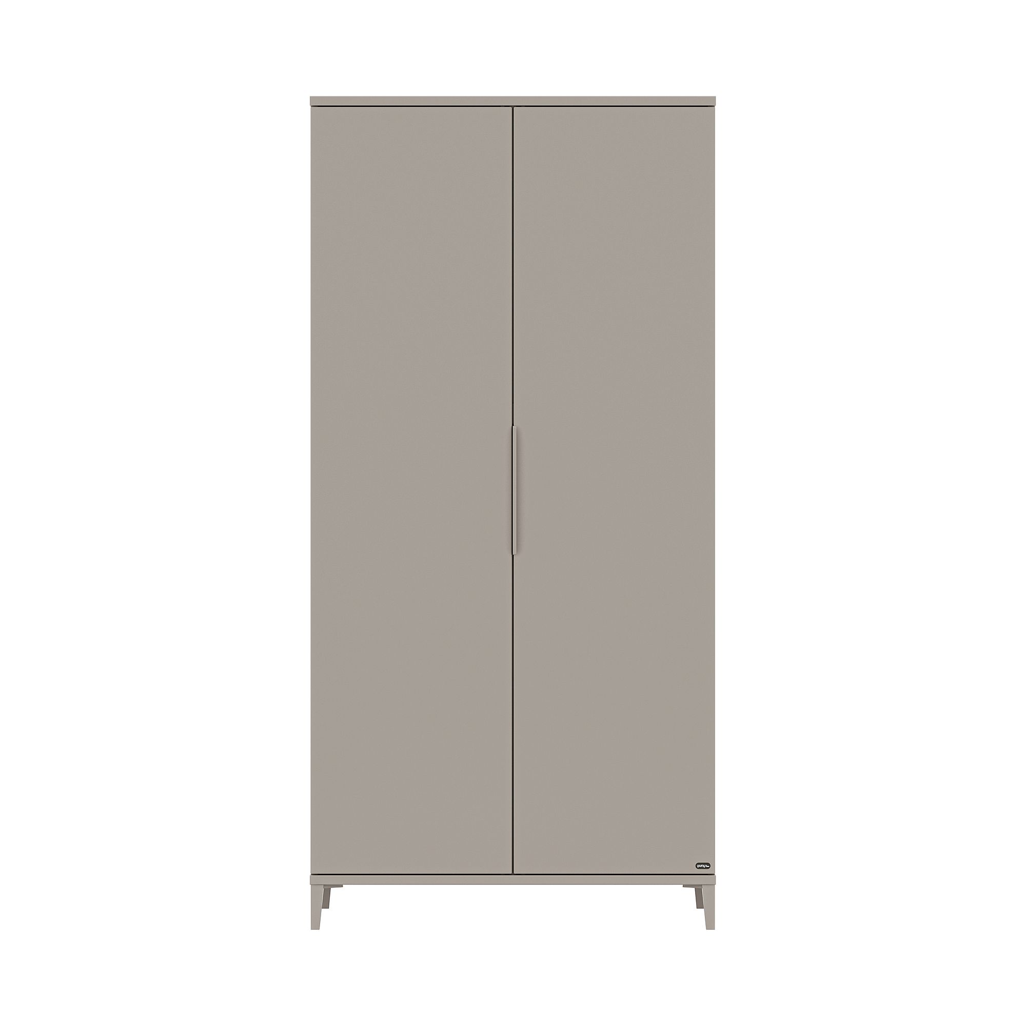 Beigefarbener zweitüriger Schrank mit vertikalem Griff, der auf kleinen Beinen steht.